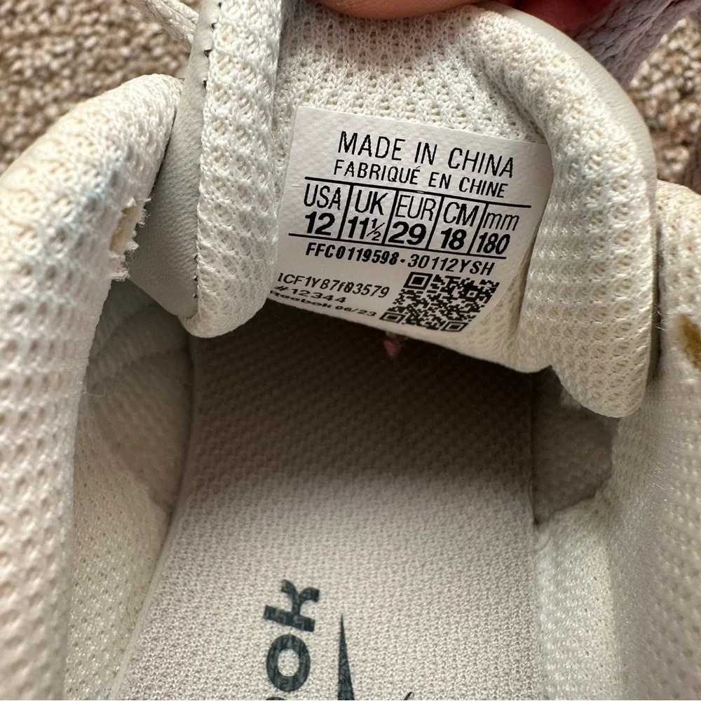 Kids Reebok Sneakers/ Tennis shoes - Picture 6 of 8